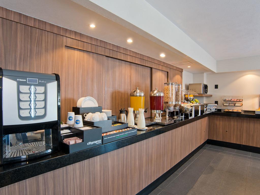 City Express By Marriott Santiago Aeropuerto Exterior photo